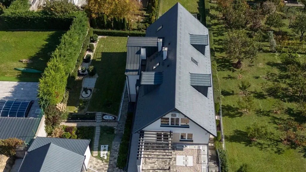 nagy lakás egy házban saját parkolóval és nagy kerttel Hévíz